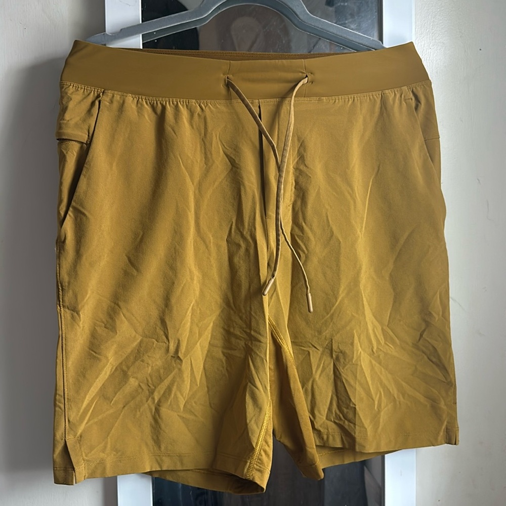 Men gold color lululemon THE SHORT 7in